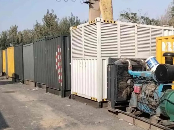 和舍镇200KW柴油发电机机组每小时油耗是多少？